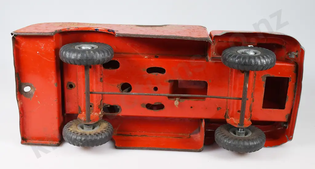 TRI-ANG PRESSED TIN CRANE TRUCK Image 1++