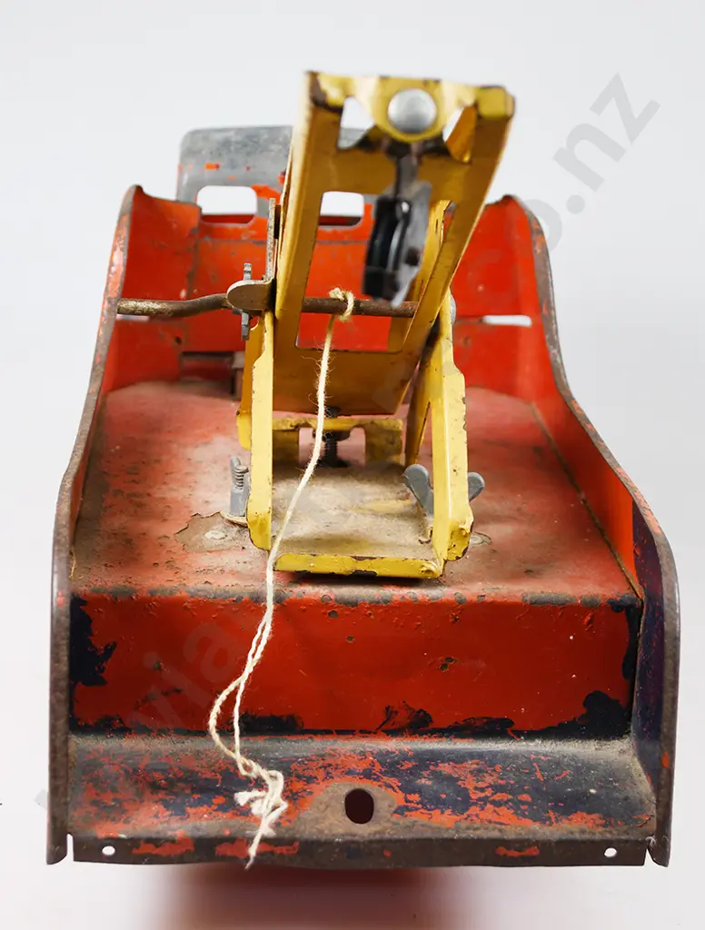 TRI-ANG PRESSED TIN CRANE TRUCK Image 1++