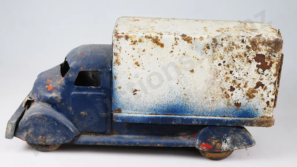 PRESSED TIN TOY TRUCK POSSIBLY BOOMAROO Image 1++