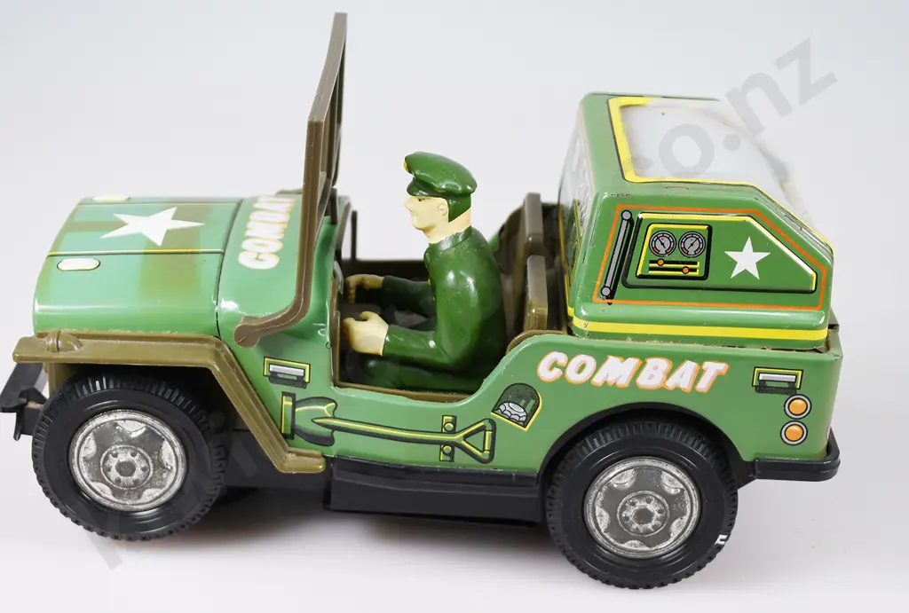 TIN PLATED BATTERY OPERATED COMBAT JEEP Image 1++