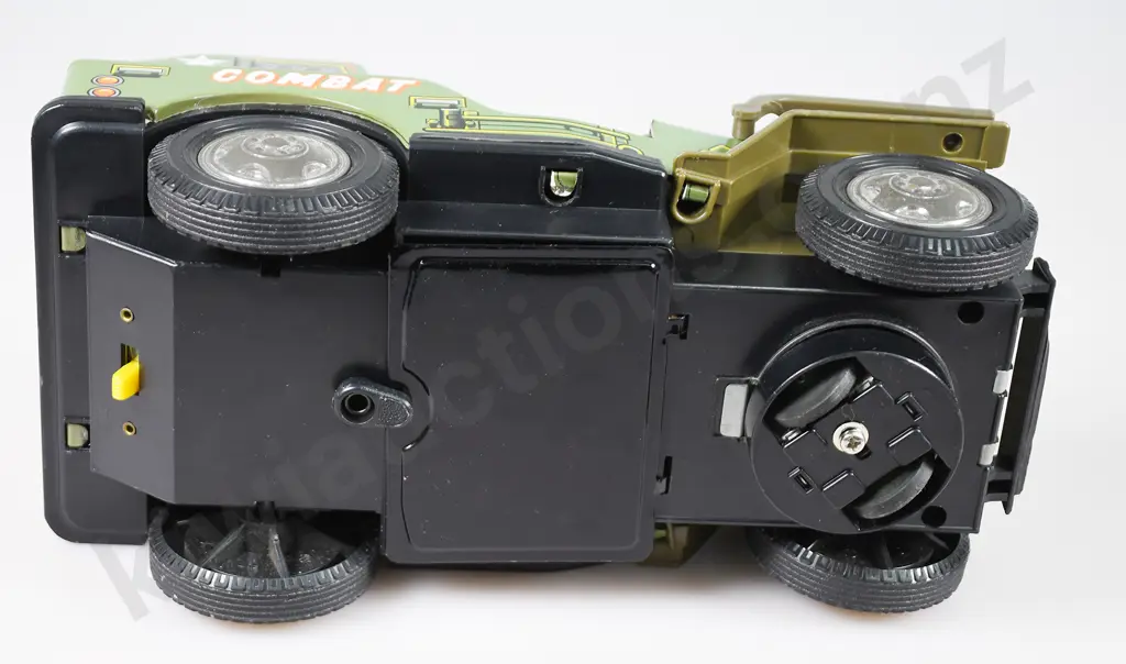 TIN PLATED BATTERY OPERATED COMBAT JEEP Image 1++