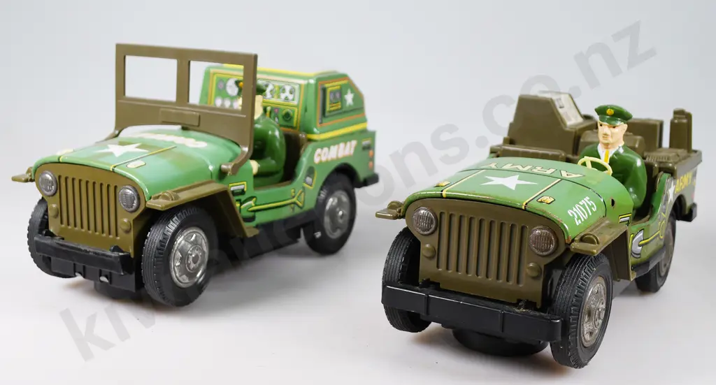 TIN PLATED BATTERY OPERATED COMBAT JEEP Image 1++