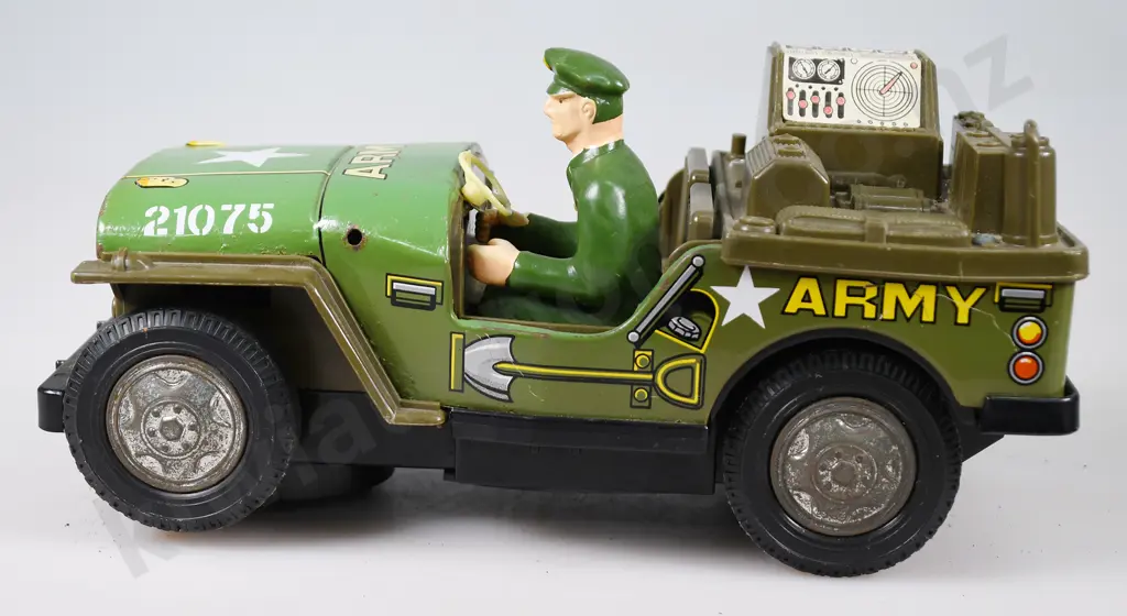 TIN PLATED BATTERY OPERATED COMBAT JEEP Image 1++