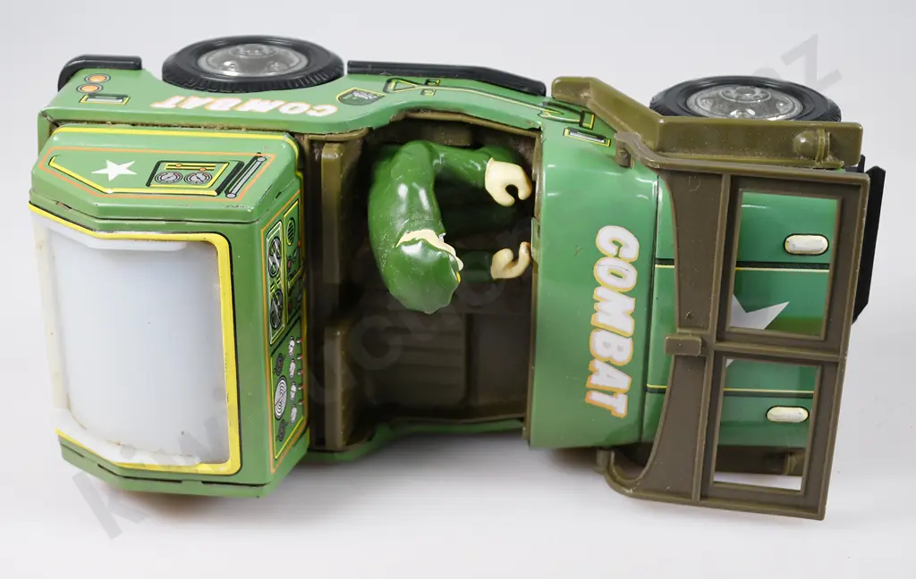 TIN PLATED BATTERY OPERATED COMBAT JEEP Image 1++