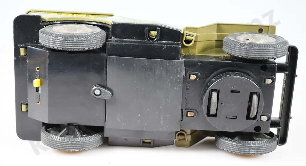 TIN PLATED BATTERY OPERATED COMBAT JEEP Image 1++