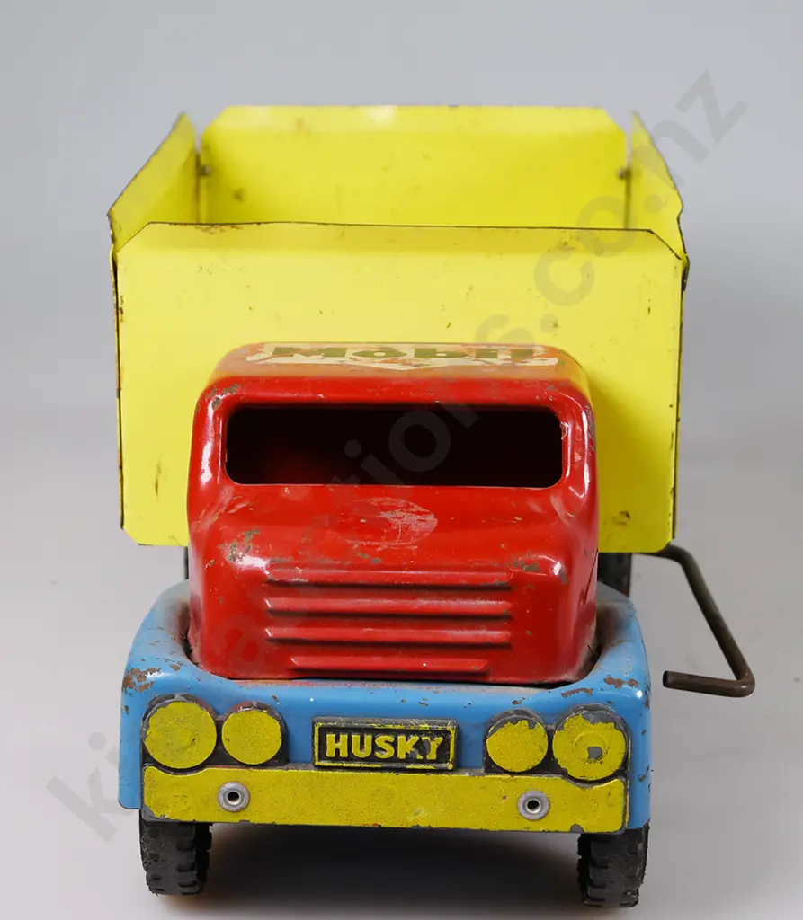 TARGET TOYS 2 AXLE TIP TRUCK Image 1++