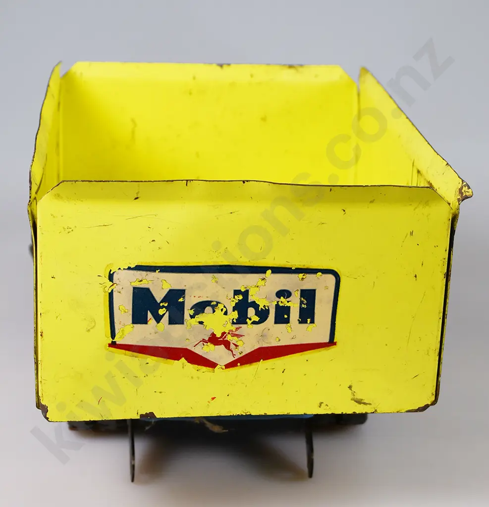 TARGET TOYS 2 AXLE TIP TRUCK Image 1++