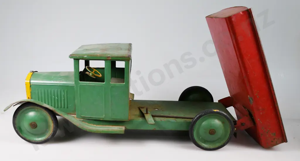 TRIANG PRESSED STEEL BEDFORD TIP LORRY Image 1++
