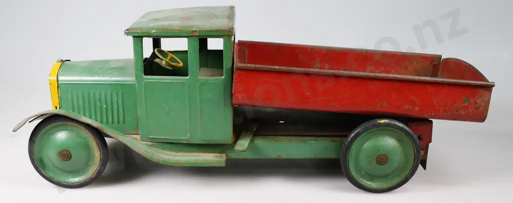 TRIANG PRESSED STEEL BEDFORD TIP LORRY Image 1++