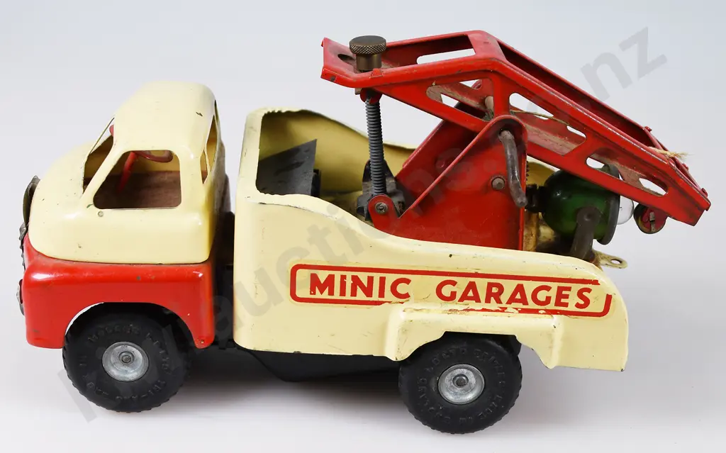 TRI-ANG MINIC CRASH TRUCK & POLICE CAR Image 1++