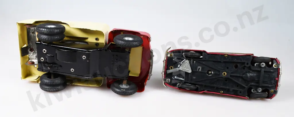 TRI-ANG MINIC CRASH TRUCK & POLICE CAR Image 1++