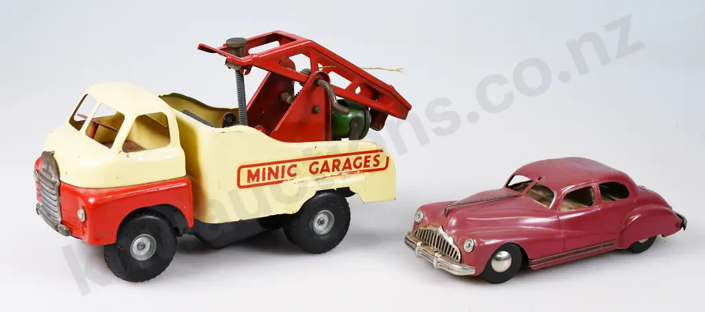 TRI-ANG MINIC CRASH TRUCK & POLICE CAR Image 1++