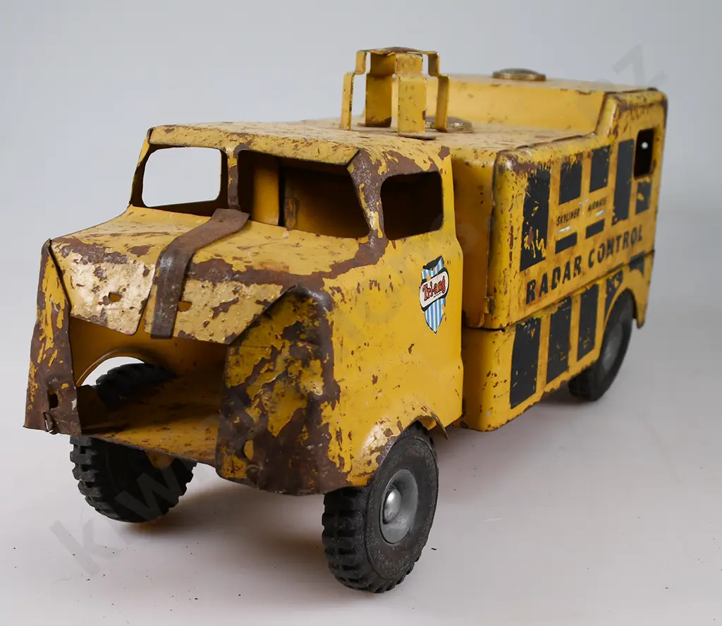TRIANG DIESEL FARM TRUCK & RADAR CONTROL TRUCK Image 1++