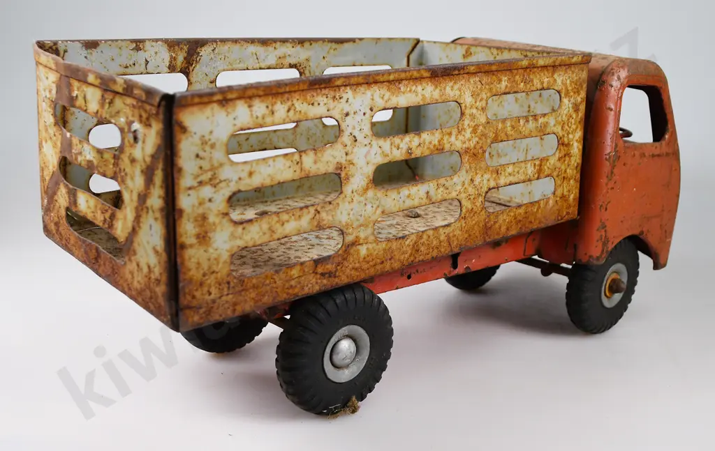 TRIANG DIESEL FARM TRUCK & RADAR CONTROL TRUCK Image 1++