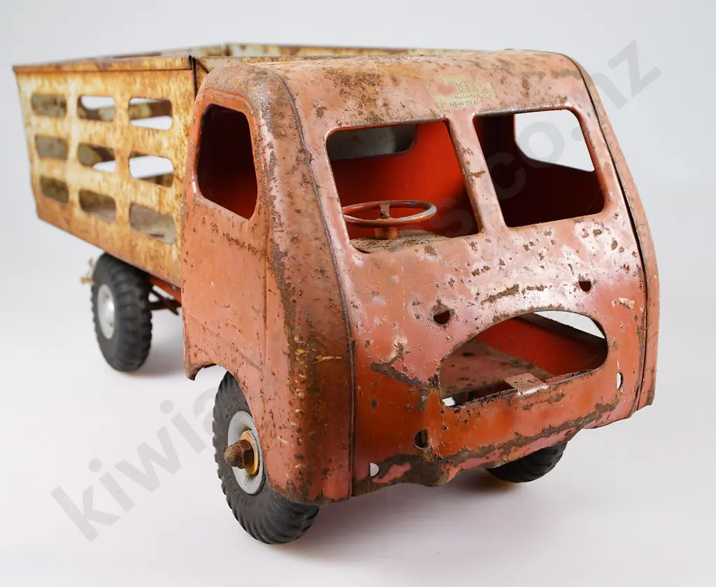 TRIANG DIESEL FARM TRUCK & RADAR CONTROL TRUCK Image 1++