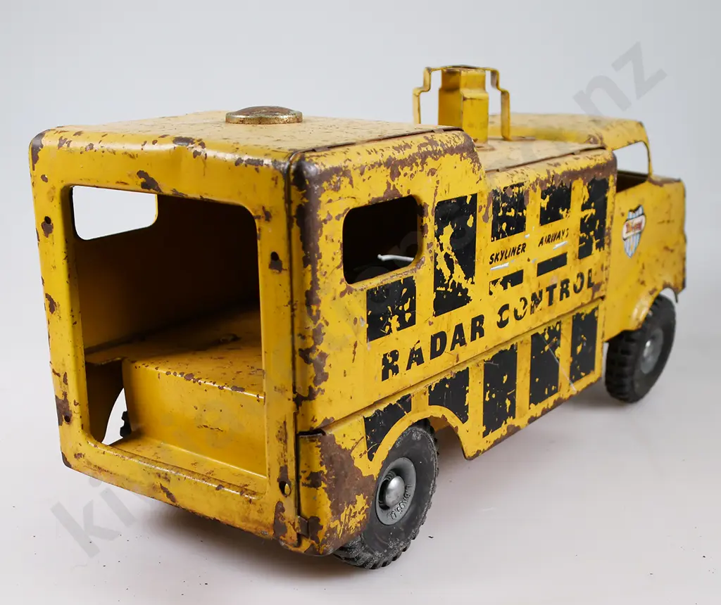 TRIANG DIESEL FARM TRUCK & RADAR CONTROL TRUCK Image 1++