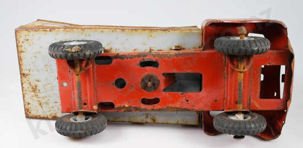 TRIANG DIESEL FARM TRUCK & RADAR CONTROL TRUCK Image 1++