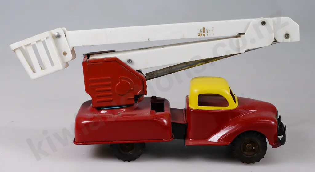 GERMAN TIN TOY TRUCKS Image 1++
