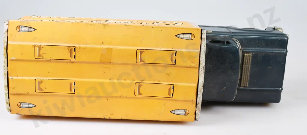 JAPANESE MADE TIN TOY TRUCKS Image 1++
