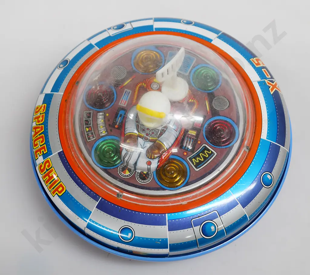 TIN BATTERY OPERATED SPACESHIP Image 1++