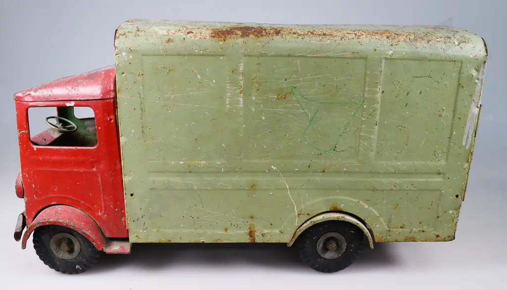 TRI-ANG  TRANSPORT VAN No. 200 Image 1++
