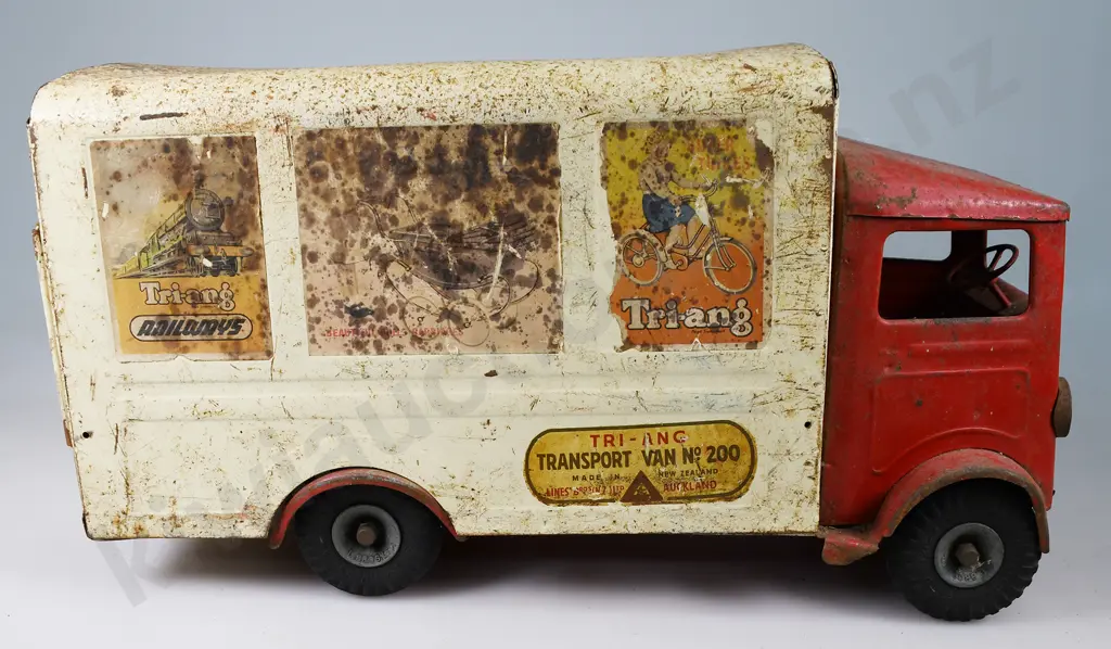 TRI-ANG  TRANSPORT VAN No. 200 Image 1++
