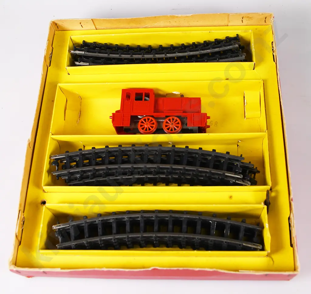 TRI-ANG HORNBY RAILWAYS CLOCKWORK TRAIN SET Image 1++