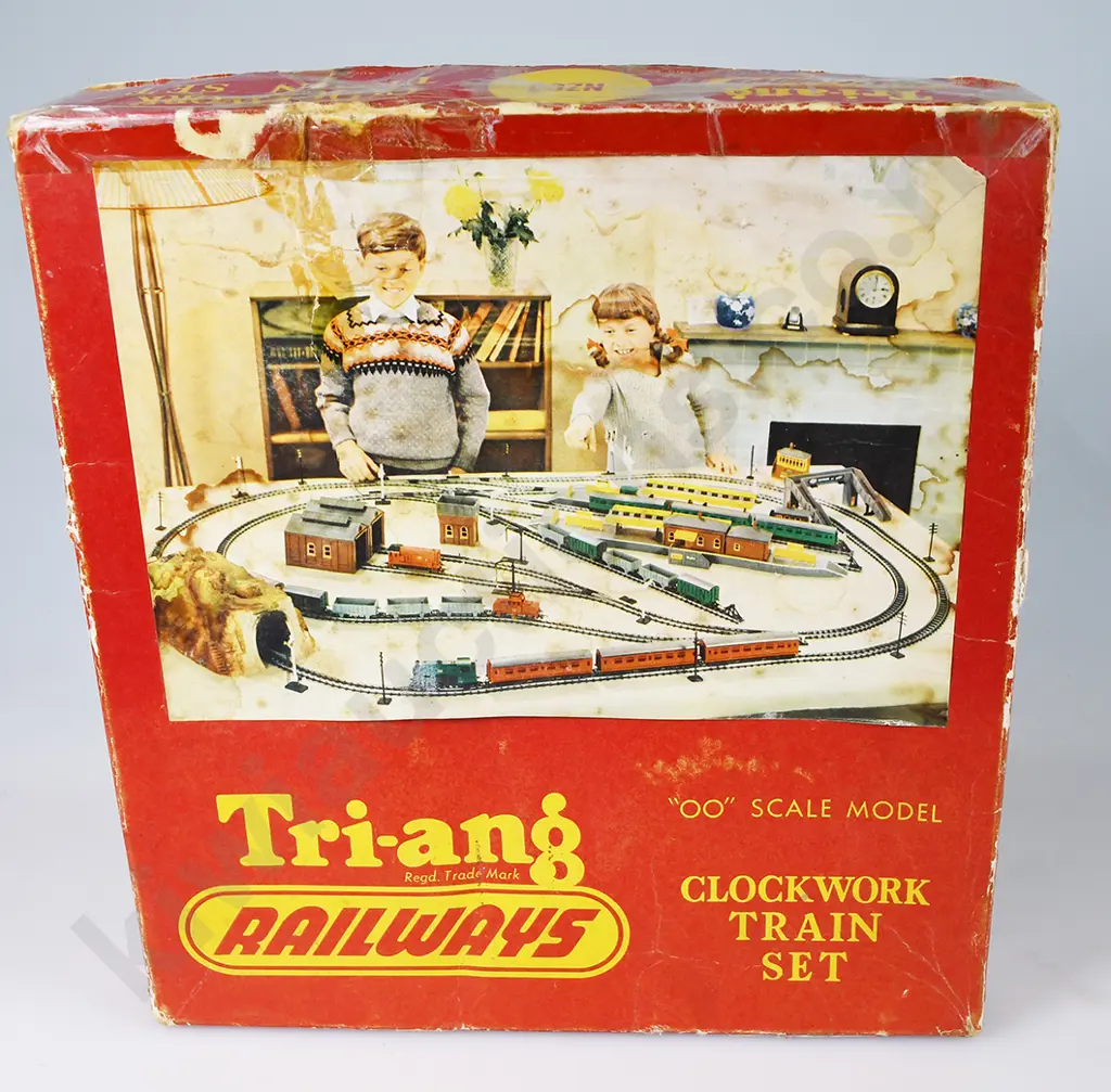 TRI-ANG HORNBY RAILWAYS CLOCKWORK TRAIN SET Image 1++