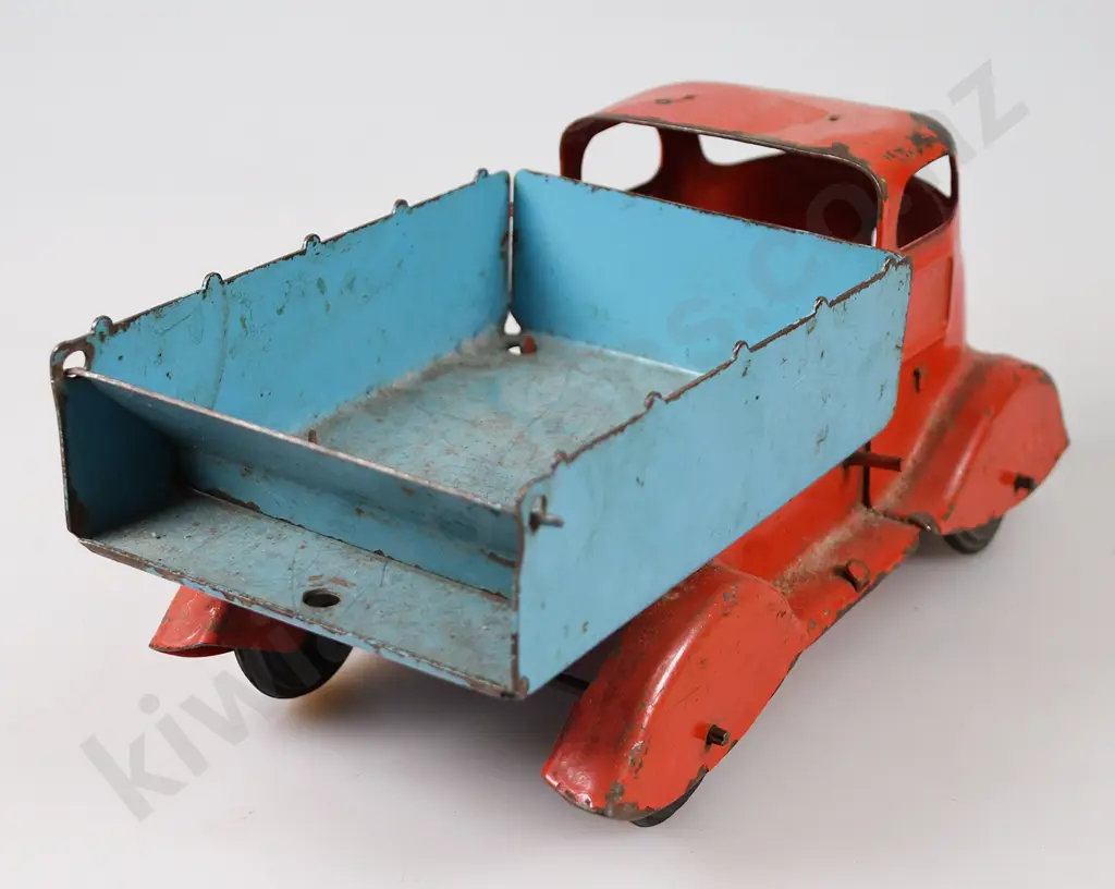 TRI-ANG FIRE ENGINE, TIPPING LORRY W555 Image 1++