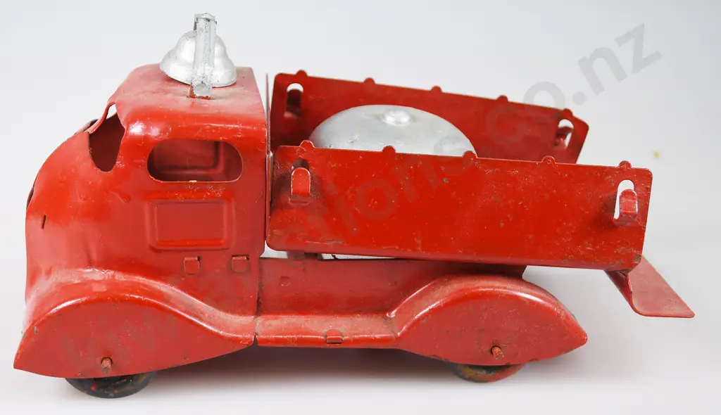 TRI-ANG FIRE ENGINE, TIPPING LORRY W555 Image 1++