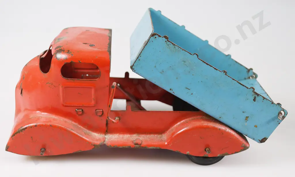 TRI-ANG FIRE ENGINE, TIPPING LORRY W555 Image 1++