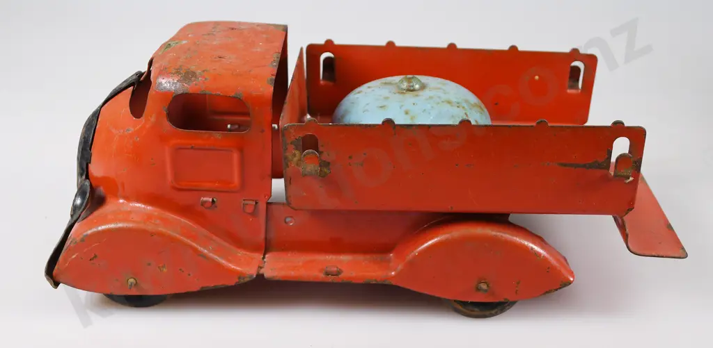 TRI-ANG FIRE ENGINE, TIPPING LORRY W555 Image 1++