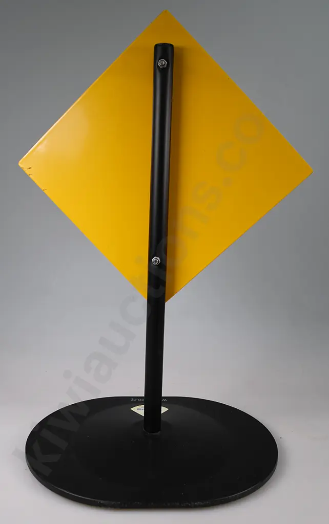 TRI-ANG LARGE TRAFFIC LIGHT SIGN Image 1++