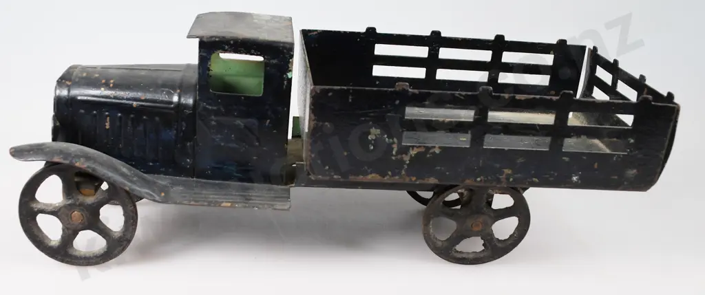 ASSORTED STEEL & TIN TOY TRUCKS Image 1++