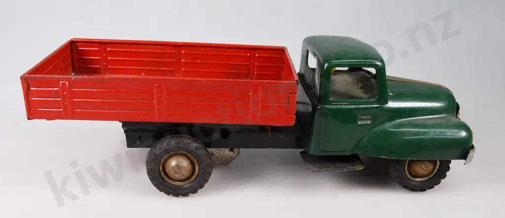 ASSORTED STEEL & TIN TOY TRUCKS Image 1++