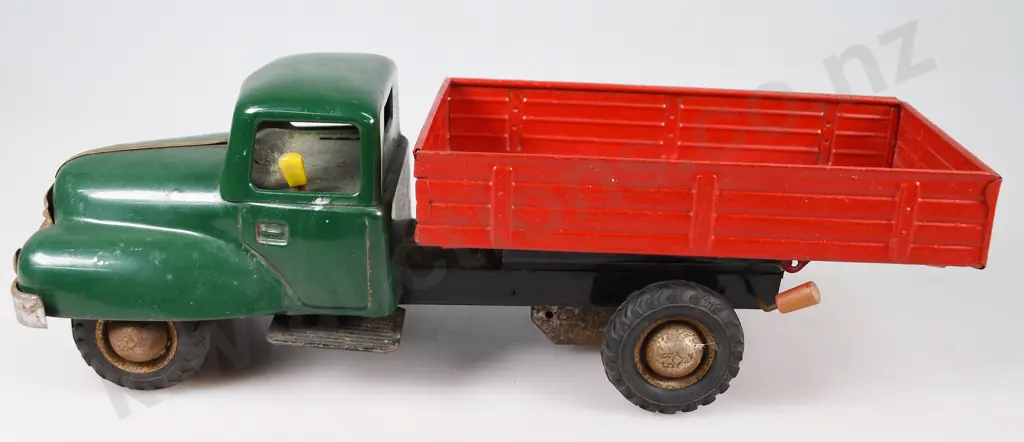 ASSORTED STEEL & TIN TOY TRUCKS Image 1++