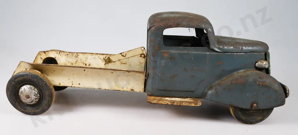 ASSORTED STEEL & TIN TOY TRUCKS Image 1++