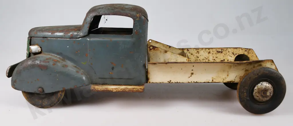 ASSORTED STEEL & TIN TOY TRUCKS Image 1++