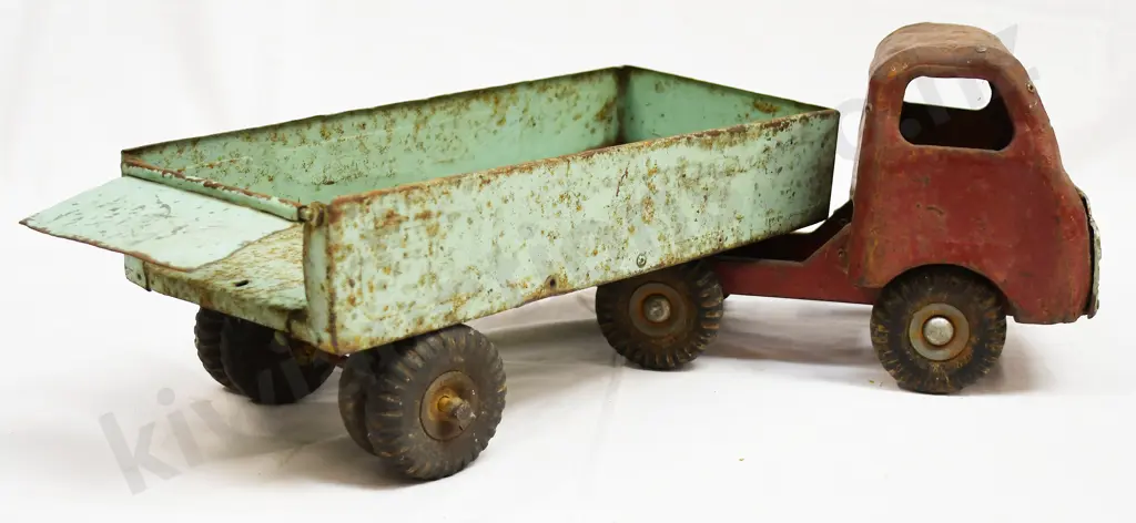 TRI-ANG DIESEL TIP LORRY, & FARM LORRY Image 1++