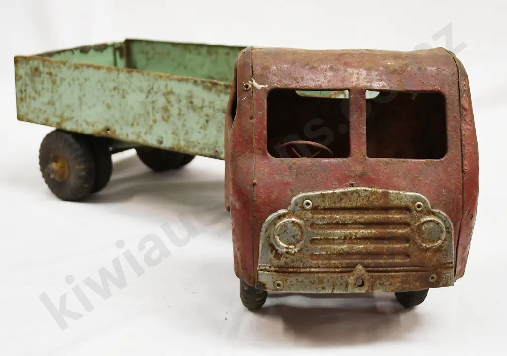 TRI-ANG DIESEL TIP LORRY, & FARM LORRY Image 1++