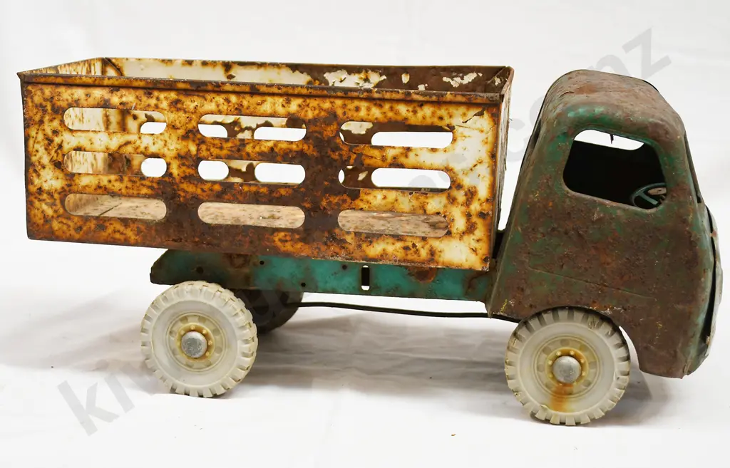 TRI-ANG DIESEL TIP LORRY, & FARM LORRY Image 1++