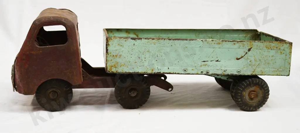 TRI-ANG DIESEL TIP LORRY, & FARM LORRY Image 1++