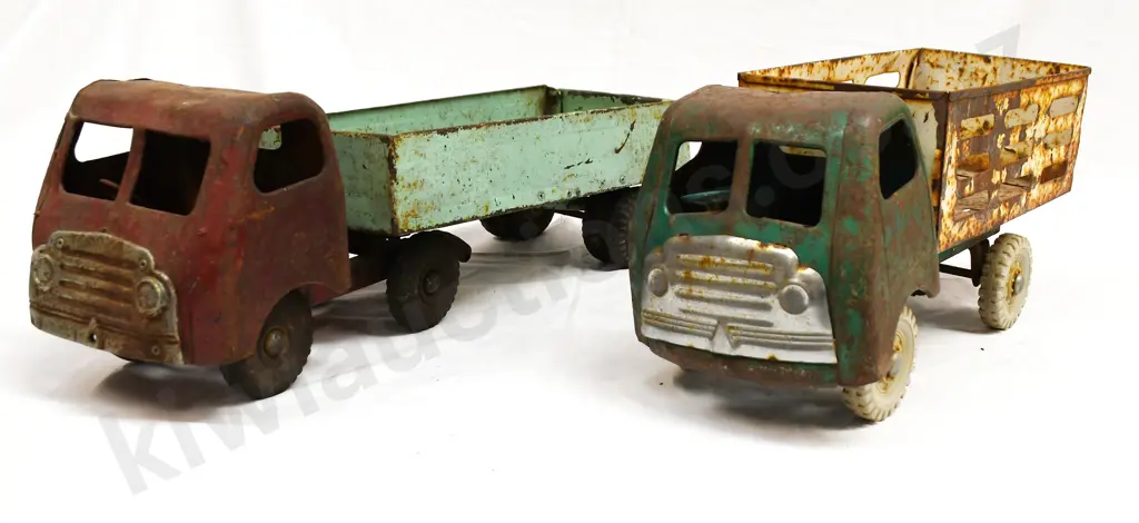 TRI-ANG DIESEL TIP LORRY, & FARM LORRY Image 1++