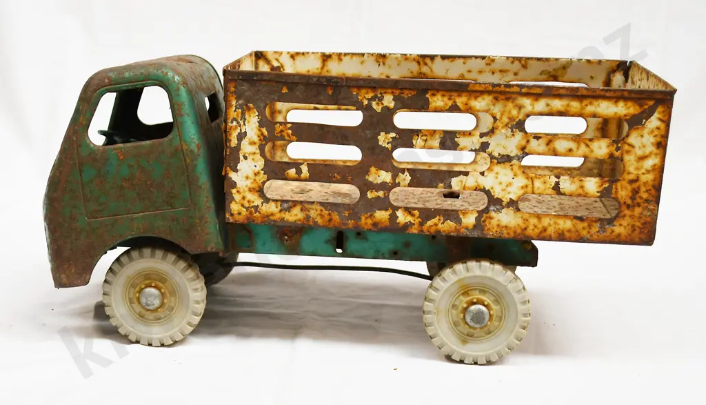 TRI-ANG DIESEL TIP LORRY, & FARM LORRY Image 1++