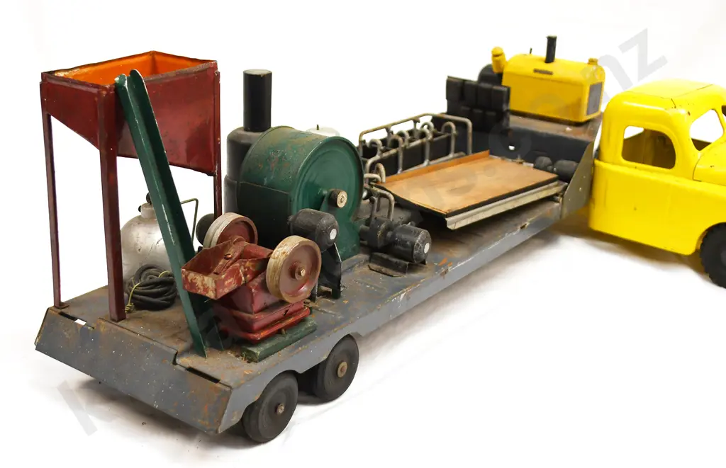 STRUCTCO STEEL TOY, WITH ENGINEERING PLANT TO TRAILER Image 1++