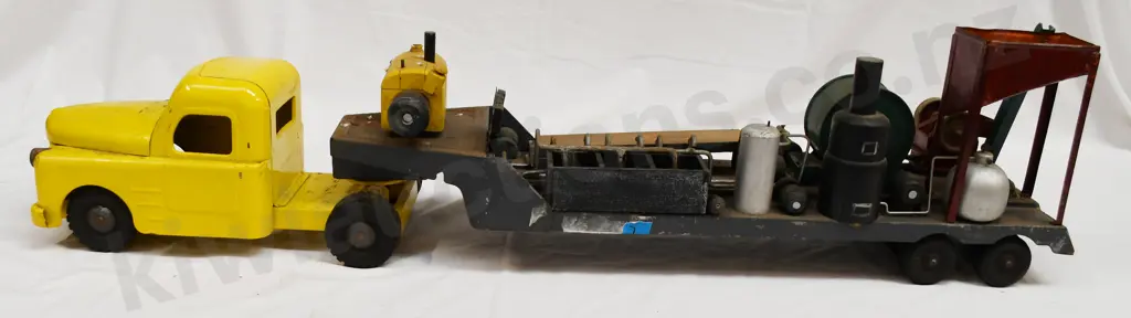 STRUCTCO STEEL TOY, WITH ENGINEERING PLANT TO TRAILER Image 1++