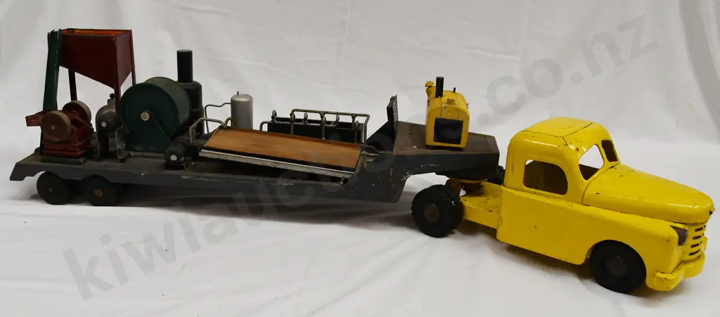 STRUCTCO STEEL TOY, WITH ENGINEERING PLANT TO TRAILER Image 1++