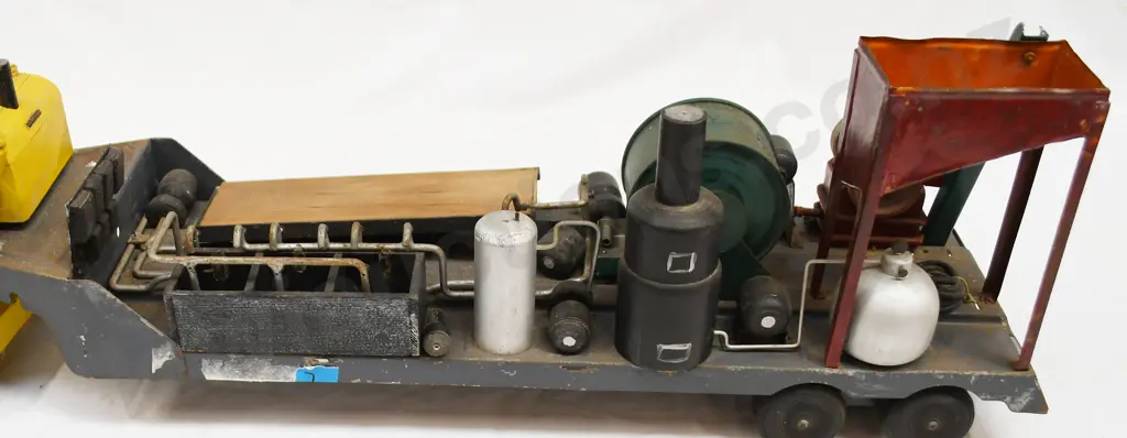 STRUCTCO STEEL TOY, WITH ENGINEERING PLANT TO TRAILER Image 1++
