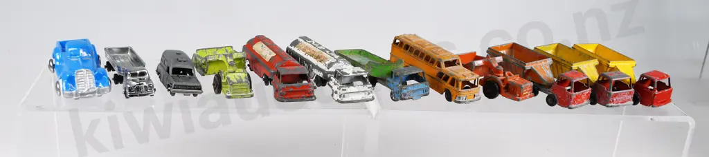 FUN HO MODEL TOYS x 12 Image 1++
