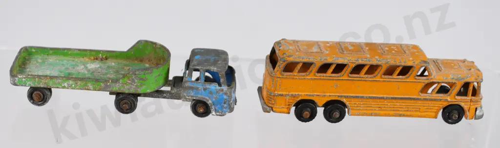 FUN HO MODEL TOYS x 12 Image 1++